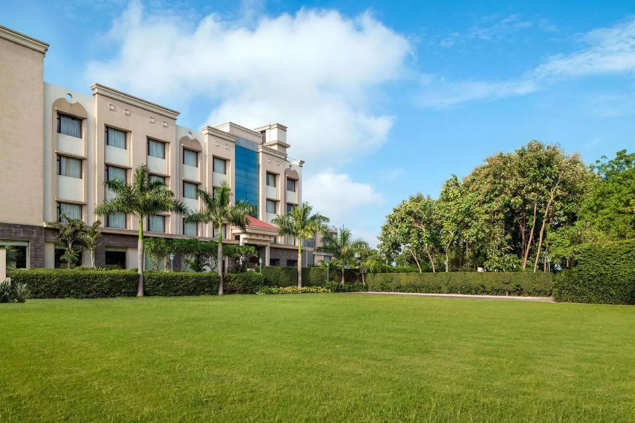 **** Hotel Ramada By Wyndham Varanasi Katesar India