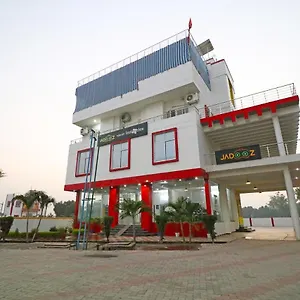 Hotel Oyo 23416 Maharaja