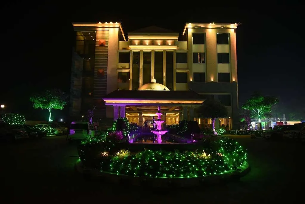 **** Hotel Ramada By Wyndham Varanasi Katesar India