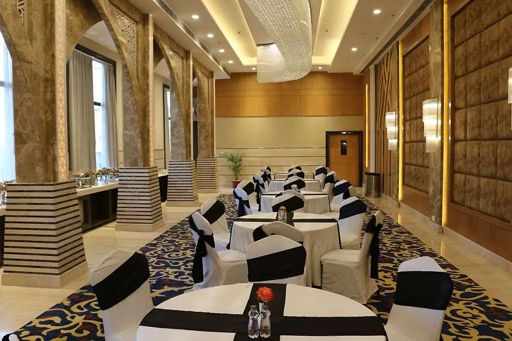Hotel Ramada By Wyndham Varanasi Katesar