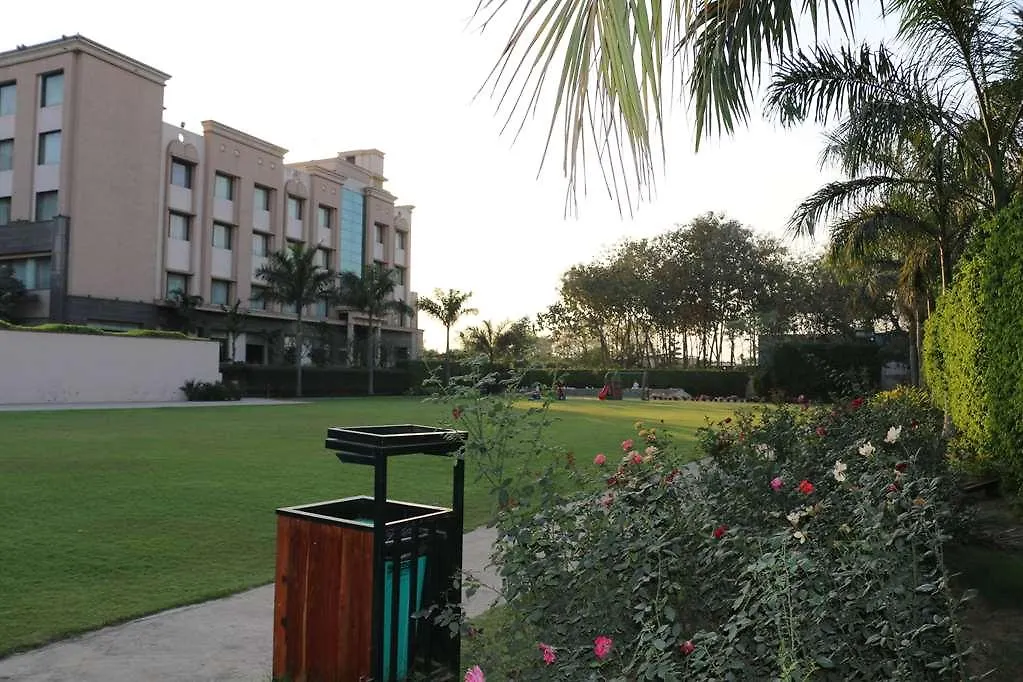 **** Hotel Ramada By Wyndham Varanasi Katesar India