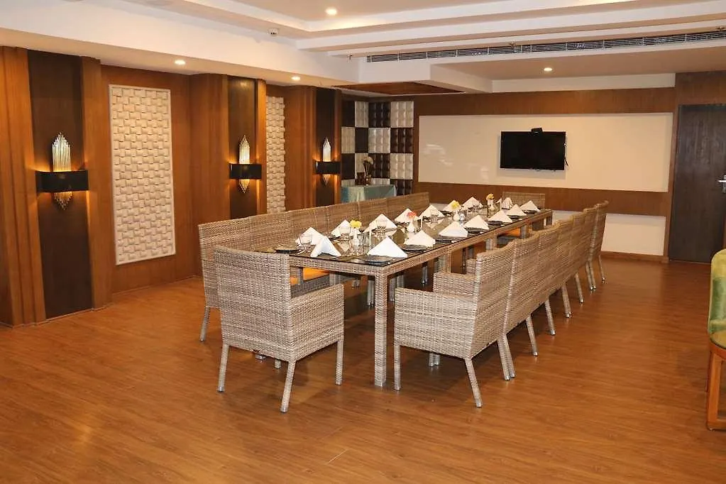 Hotel Ramada By Wyndham Varanasi Katesar
