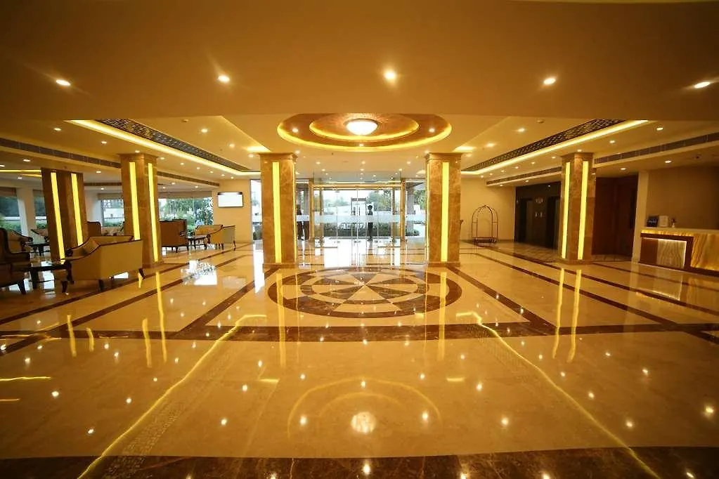 Ramada By Wyndham Varanasi Katesar 4*, Chandauli