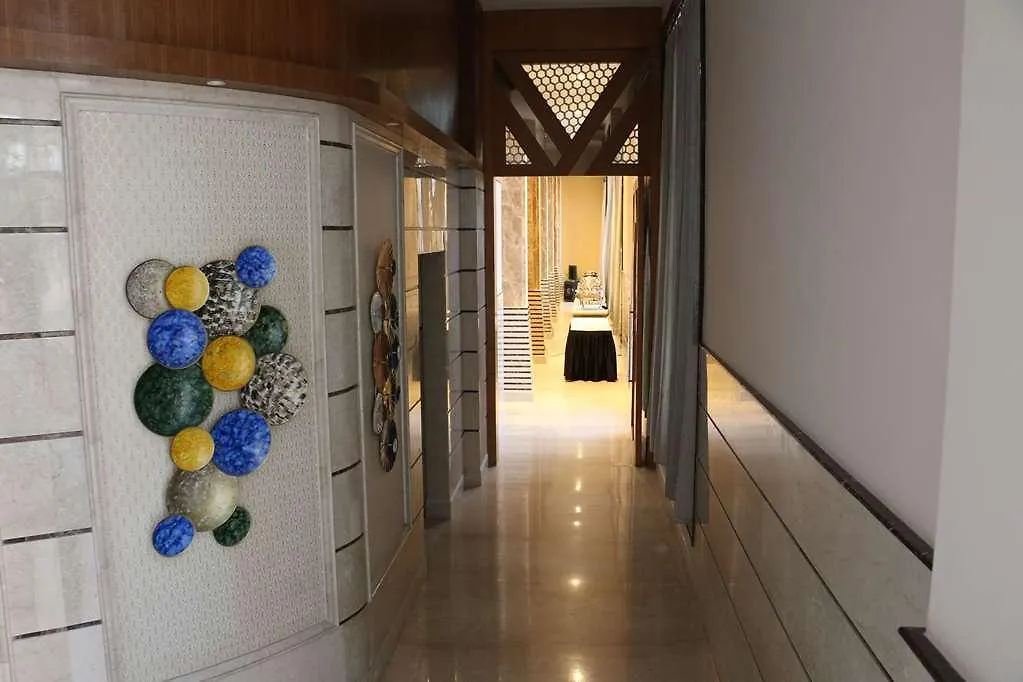 Hotel Ramada By Wyndham Varanasi Katesar